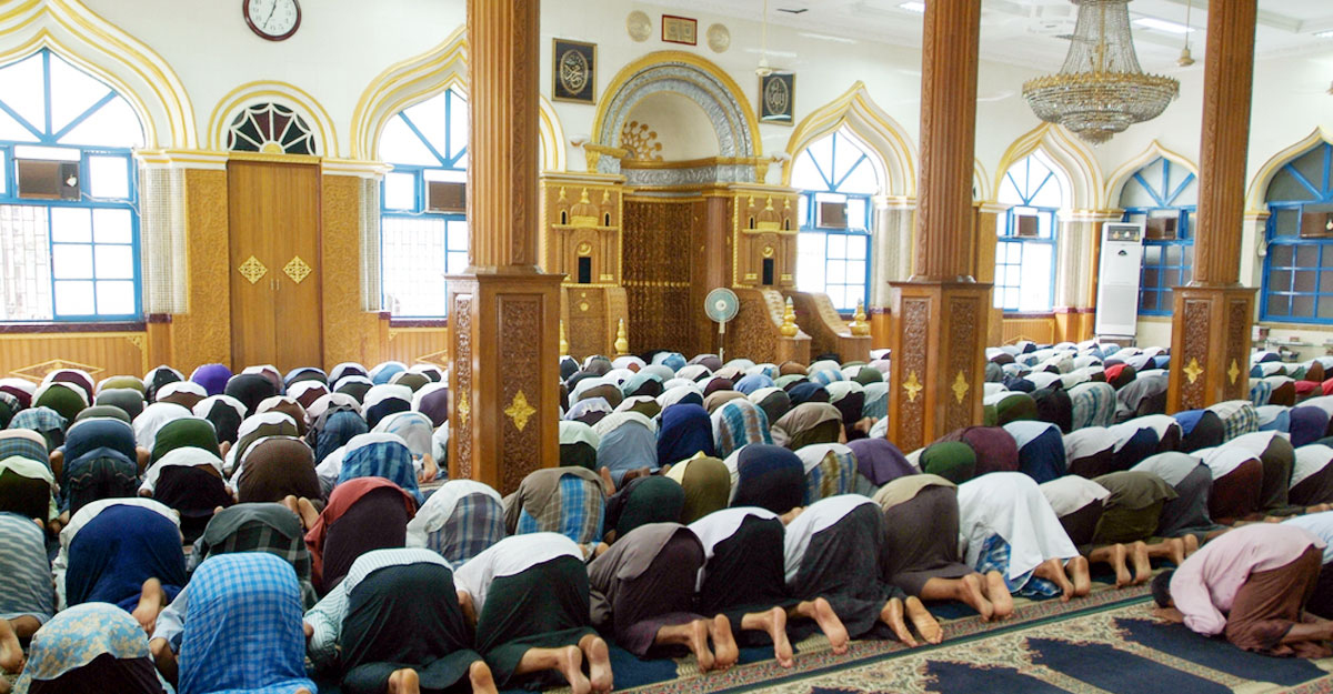 জুমার খুতবা চলাকালে ‘দানবাক্স’ চালানো যাবে কি?